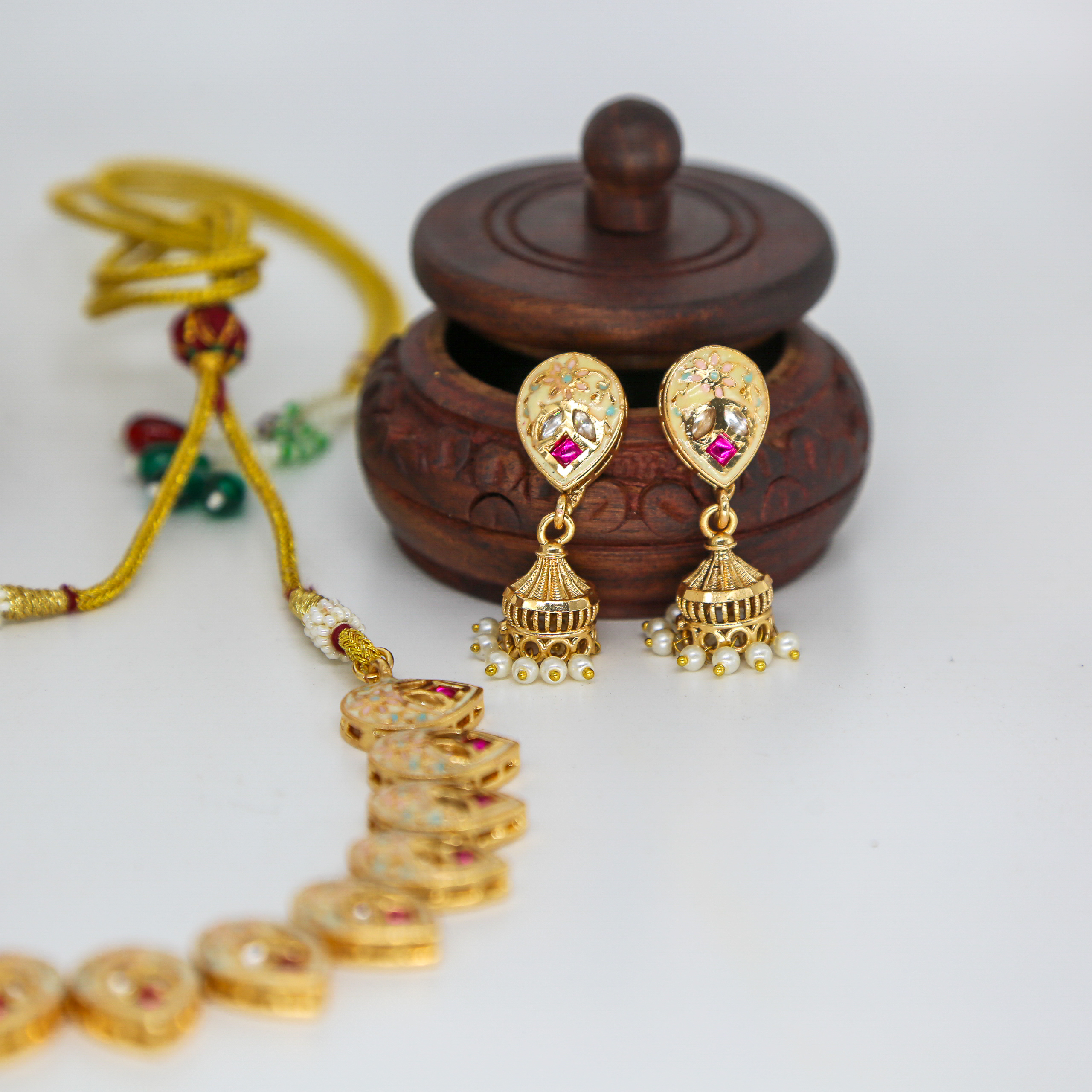 Elegant Traditional Kundan Necklace & Jhumka Earring Set - Image 2