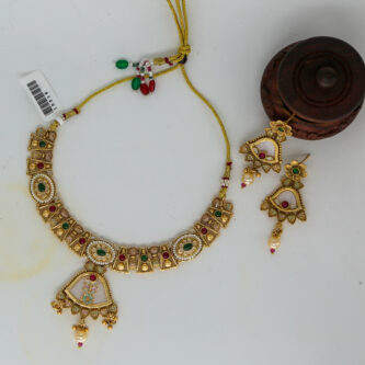 Gold-Plated Necklace Set with Enamel Detailing and Dangle Pendant