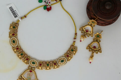 Gold-Plated Necklace Set with Enamel Detailing and Dangle Pendant