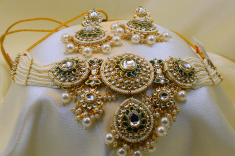 Gold-Plated White Kundan Bridal Choker Necklace with Earrings & Maang Tikka Set