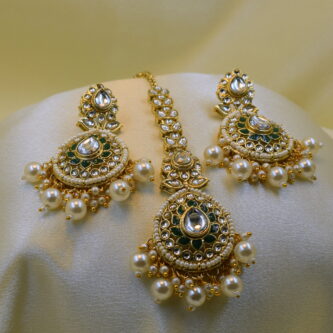 Gold-Plated White Kundan Bridal Choker Necklace with Earrings & Maang Tikka Set - Image 2